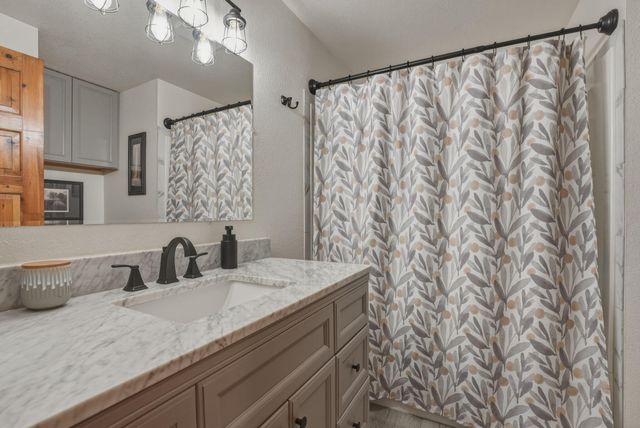 61605 Summer Shade Drive, Bend, OR 97702