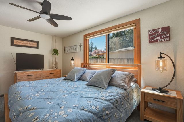 61605 Summer Shade Drive, Bend, OR 97702