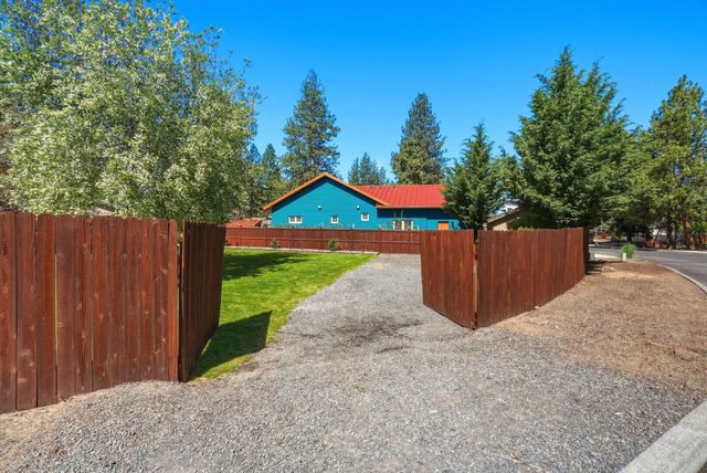 61605 Summer Shade Drive, Bend, OR 97702