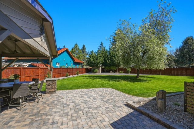 61605 Summer Shade Drive, Bend, OR 97702