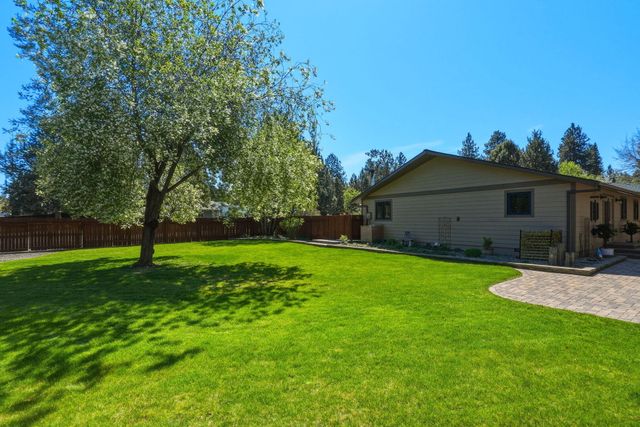 61605 Summer Shade Drive, Bend, OR 97702