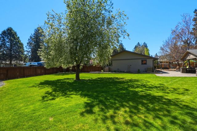 61605 Summer Shade Drive, Bend, OR 97702