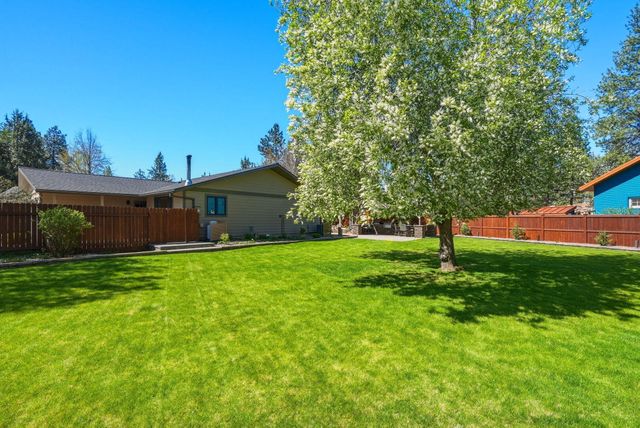 61605 Summer Shade Drive, Bend, OR 97702