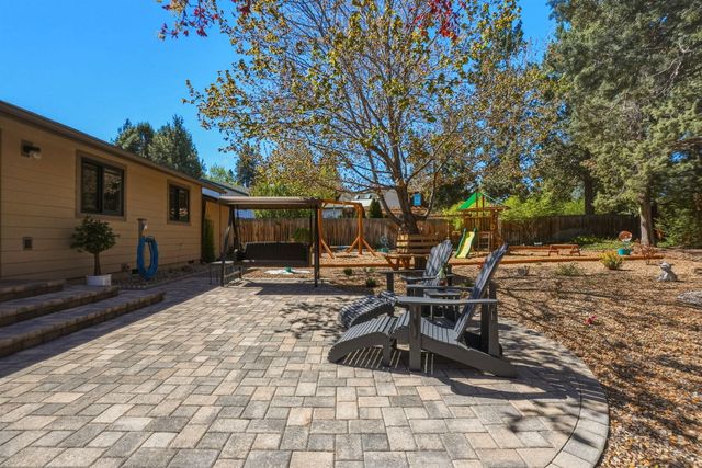 61605 Summer Shade Drive, Bend, OR 97702