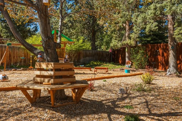 61605 Summer Shade Drive, Bend, OR 97702