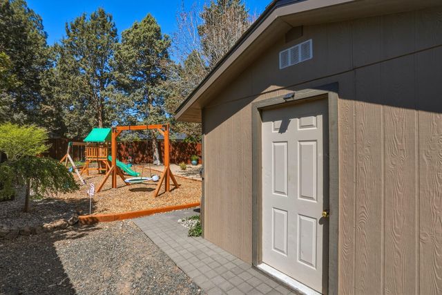 61605 Summer Shade Drive, Bend, OR 97702