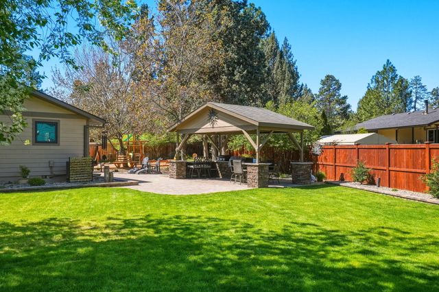 61605 Summer Shade Drive, Bend, OR 97702