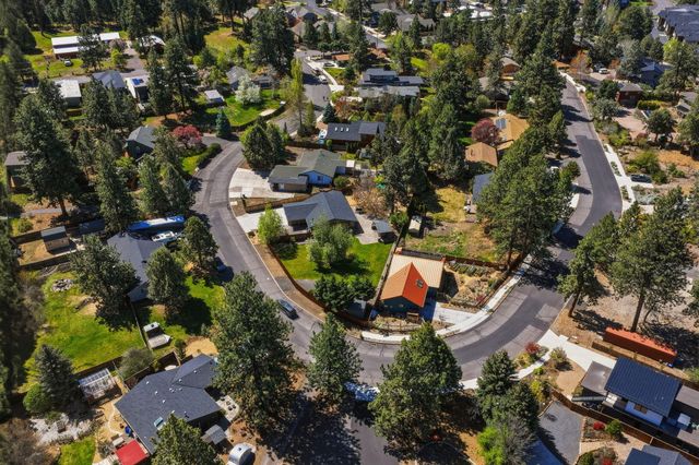 61605 Summer Shade Drive, Bend, OR 97702