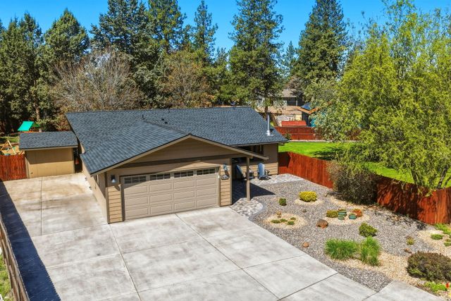 61605 Summer Shade Drive, Bend, OR 97702