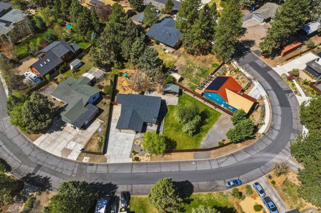 61605 Summer Shade Drive, Bend, OR 97702