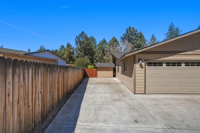 61605 Summer Shade Drive, Bend, OR 97702