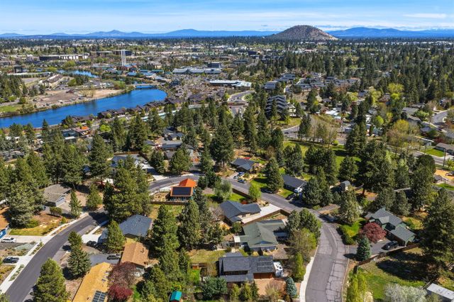 61605 Summer Shade Drive, Bend, OR 97702