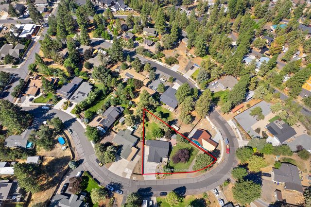 61605 Summer Shade Drive, Bend, OR 97702