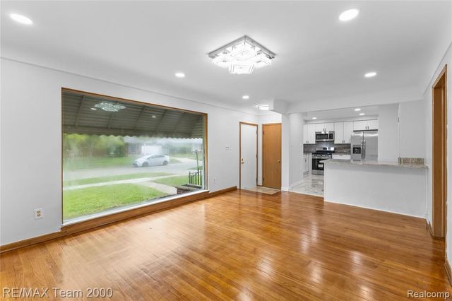8551 Rockland Street, Dearborn Heights, MI 48127