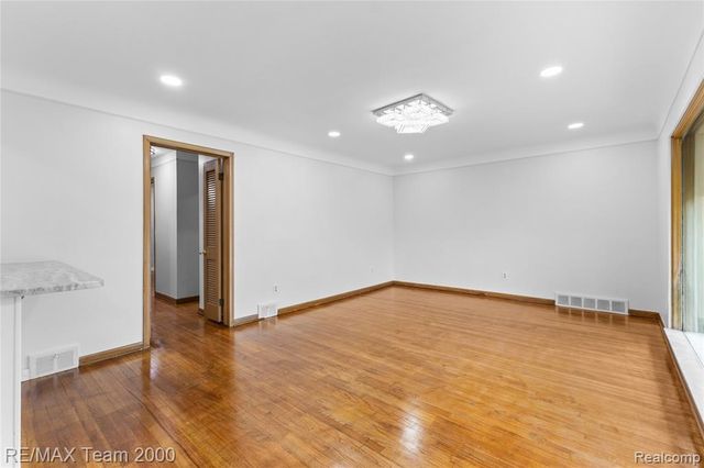 8551 Rockland Street, Dearborn Heights, MI 48127