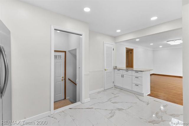 8551 Rockland Street, Dearborn Heights, MI 48127