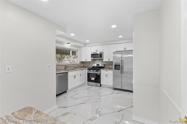 8551 Rockland Street, Dearborn Heights, MI 48127