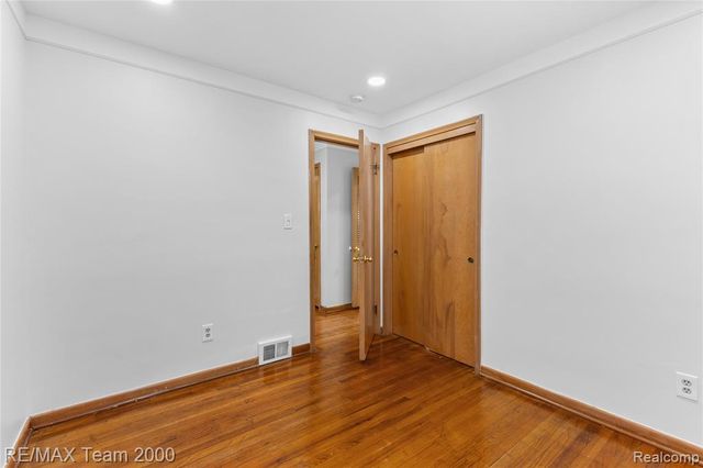 8551 Rockland Street, Dearborn Heights, MI 48127