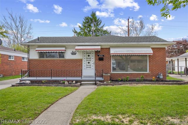 8551 Rockland Street, Dearborn Heights, MI 48127