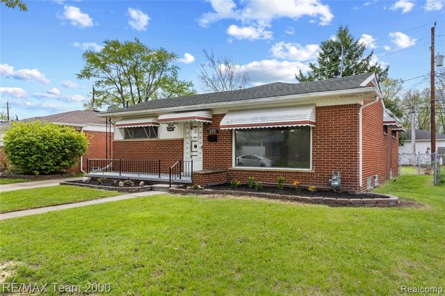 8551 Rockland Street, Dearborn Heights, MI 48127