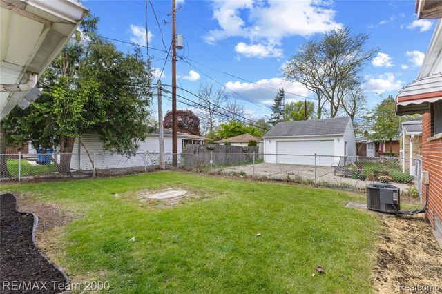 8551 Rockland Street, Dearborn Heights, MI 48127