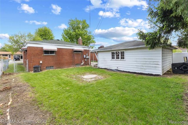 8551 Rockland Street, Dearborn Heights, MI 48127