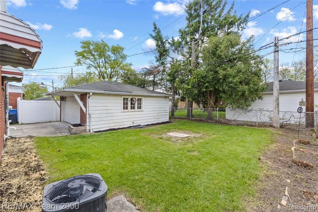 8551 Rockland Street, Dearborn Heights, MI 48127