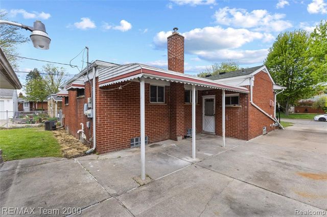 8551 Rockland Street, Dearborn Heights, MI 48127