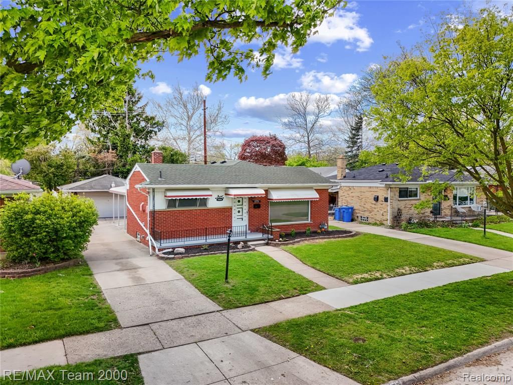 8551 Rockland Street, Dearborn Heights, MI 48127