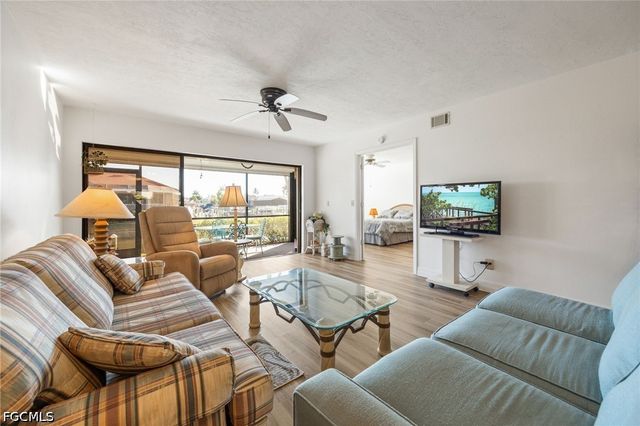 902 SW 48th TER 103, Cape Coral, FL 33914
