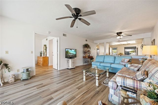 902 SW 48th TER 103, Cape Coral, FL 33914