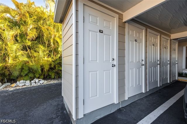 902 SW 48th TER 103, Cape Coral, FL 33914