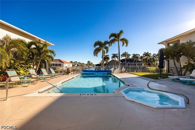 902 SW 48th TER 103, Cape Coral, FL 33914