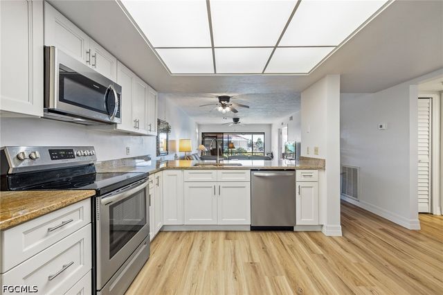 902 SW 48th TER 103, Cape Coral, FL 33914