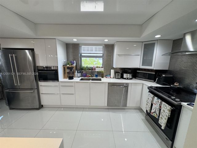 1912 S Ocean Dr 2C, Hallandale Beach, FL 33009