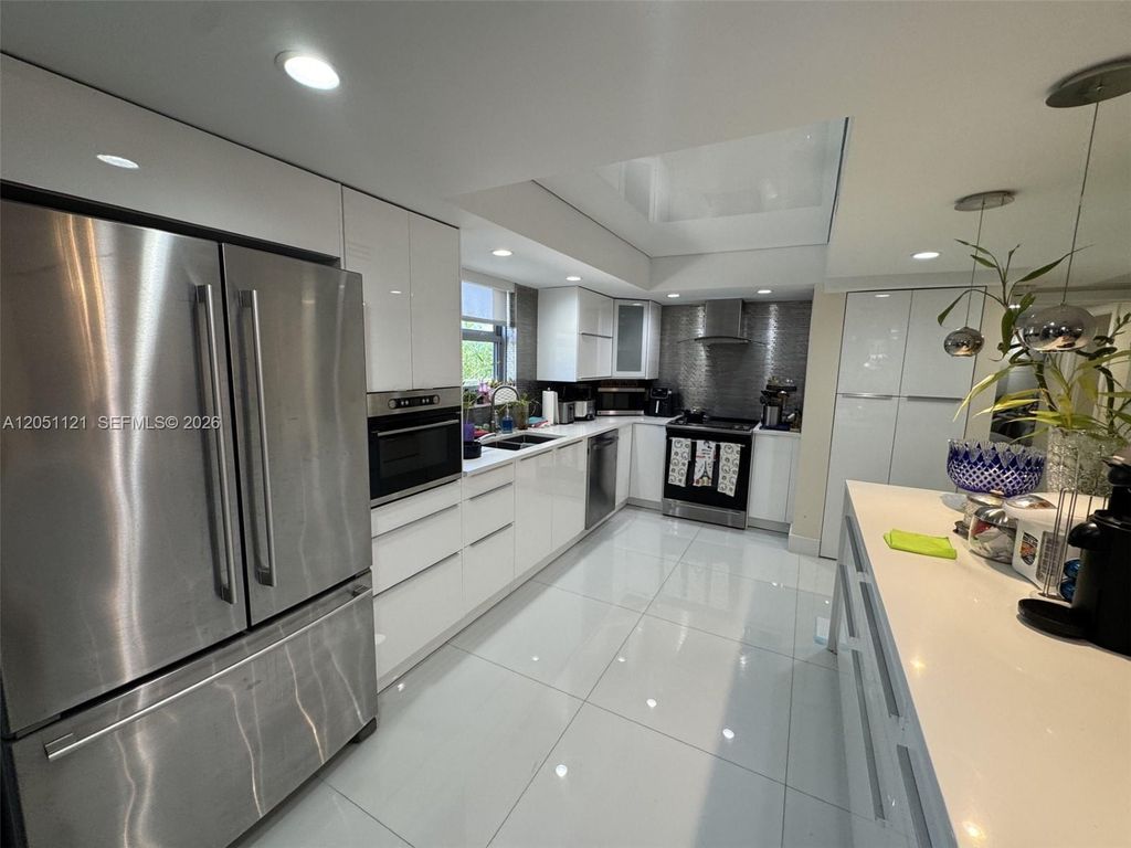 1912 S Ocean Dr 2C, Hallandale Beach, FL 33009
