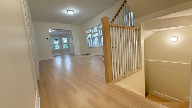 5821 W Gunnison Street, Chicago, IL 60630