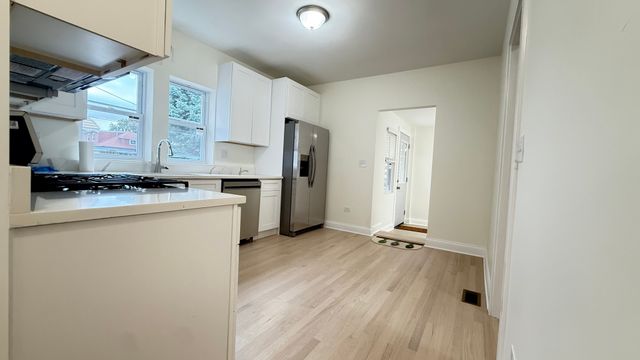 5821 W Gunnison Street, Chicago, IL 60630