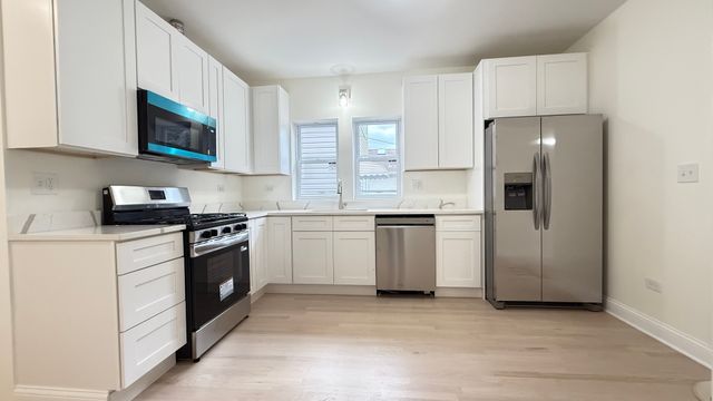 5821 W Gunnison Street, Chicago, IL 60630