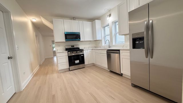 5821 W Gunnison Street, Chicago, IL 60630