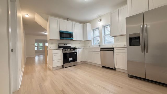 5821 W Gunnison Street, Chicago, IL 60630