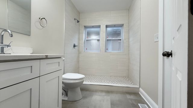 5821 W Gunnison Street, Chicago, IL 60630