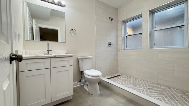 5821 W Gunnison Street, Chicago, IL 60630