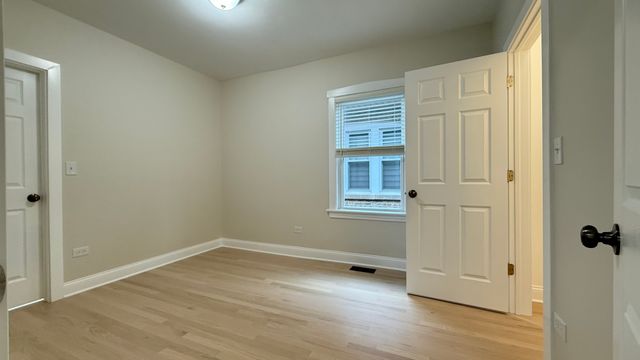5821 W Gunnison Street, Chicago, IL 60630