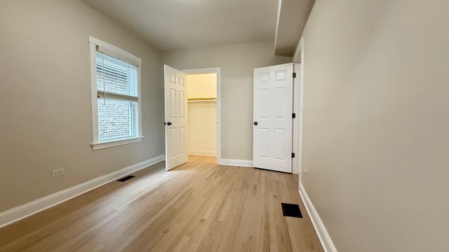 5821 W Gunnison Street, Chicago, IL 60630