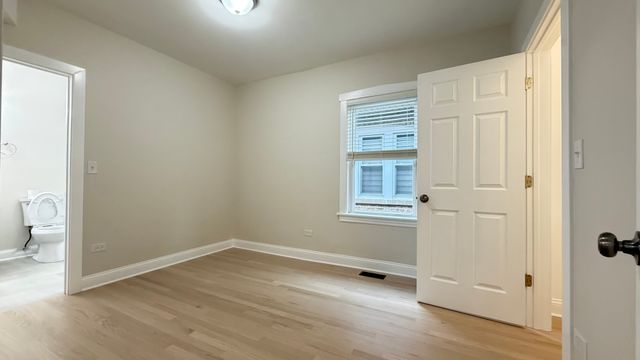 5821 W Gunnison Street, Chicago, IL 60630