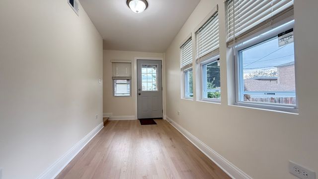5821 W Gunnison Street, Chicago, IL 60630
