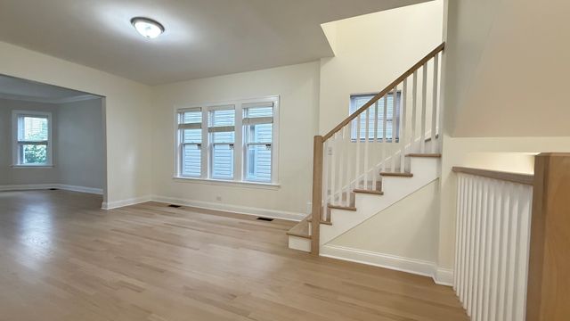 5821 W Gunnison Street, Chicago, IL 60630