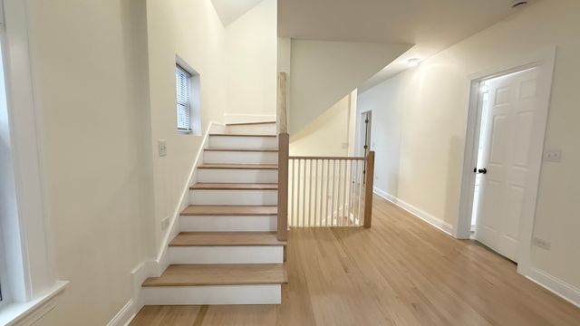 5821 W Gunnison Street, Chicago, IL 60630