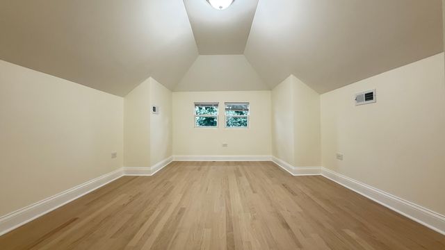 5821 W Gunnison Street, Chicago, IL 60630